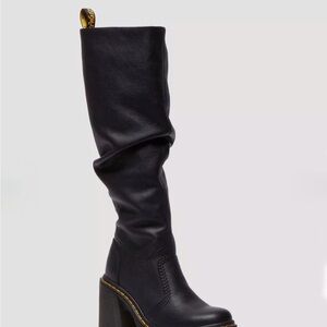 Dr. Martens KASEY
Virginia Leather Tall Heeled Boots